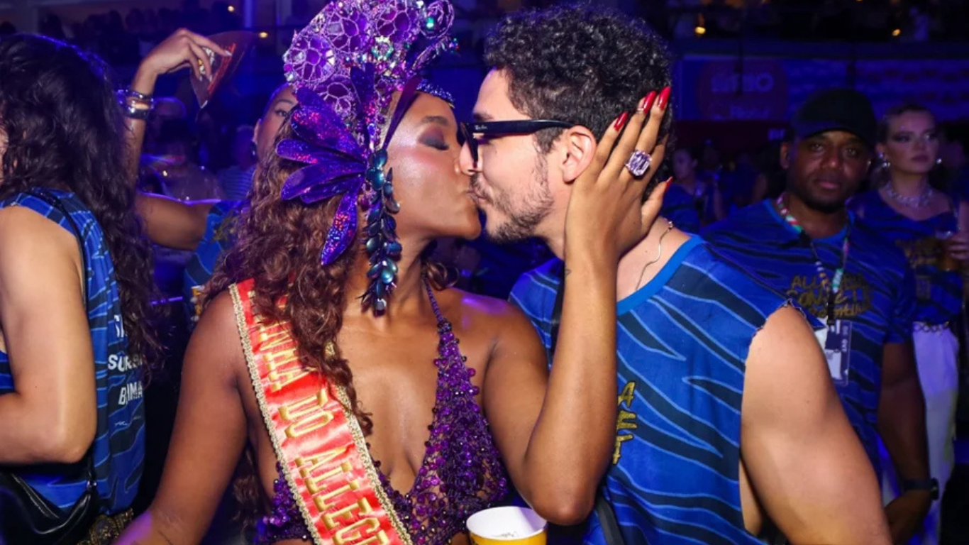 Iza assume relacionamento com actor João Vitor Silva 